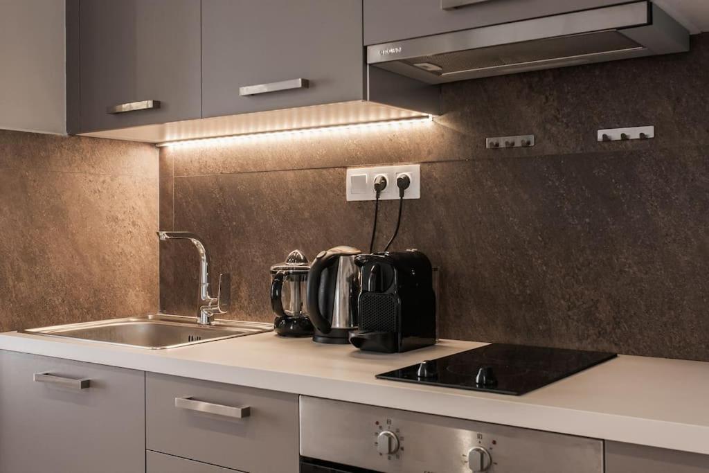 Piraeus Deluxe 2Bdr Apt - Near Metro And Port Екстер'єр фото