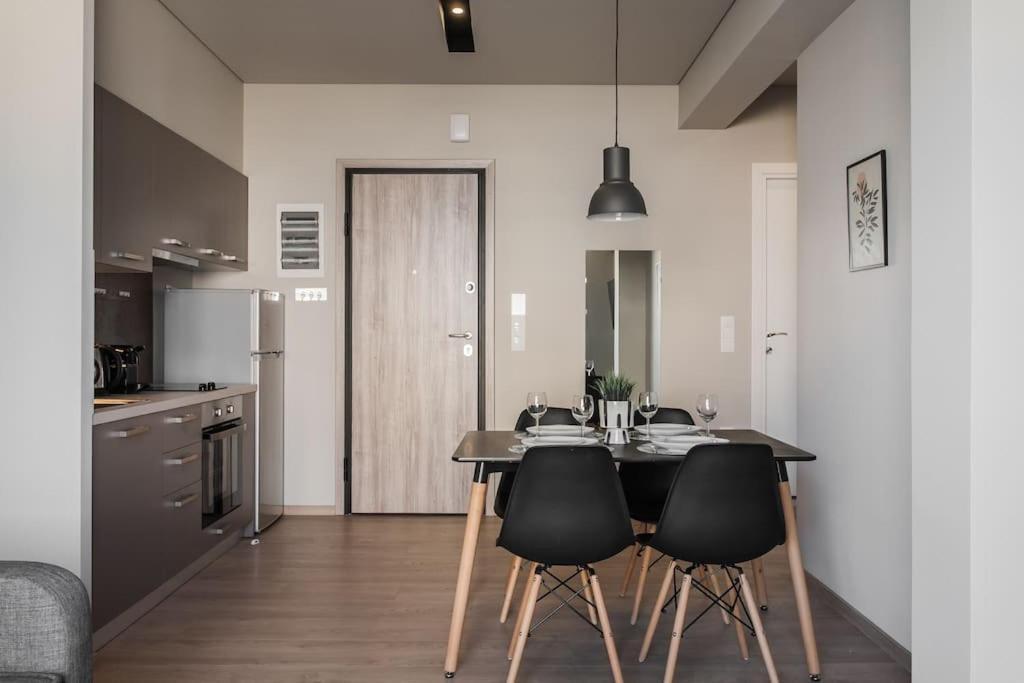 Piraeus Deluxe 2Bdr Apt - Near Metro And Port Екстер'єр фото